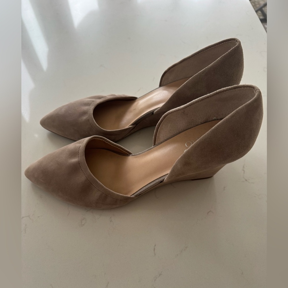 Franco Sarto Taupe Suede Pointed Wedge Heels Size: 12 - Picture 2 of 5